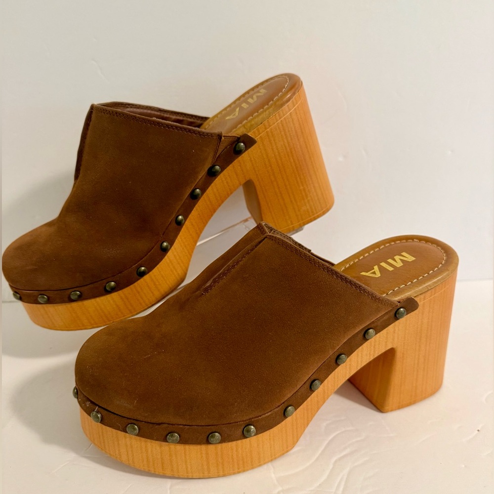 NEW‼️MIA Brown Suede Clogs -8M